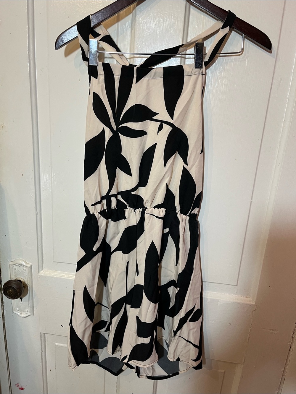 Ladies black & Tan leaf-print halter romper w Tie Back & elastic waist Medium